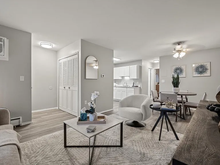 Huntington House Apartments — Photo 2