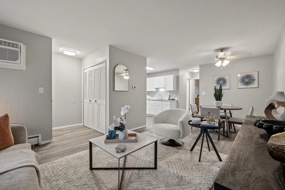 Building Photo - Huntington House Apartments