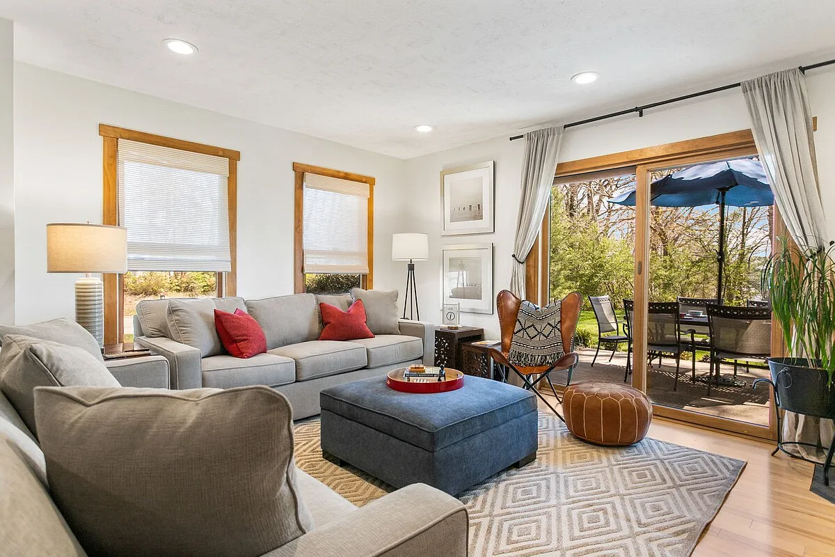 2 bed, 2.5 bath, 1850 sqft, $1,950 — Photo 1
