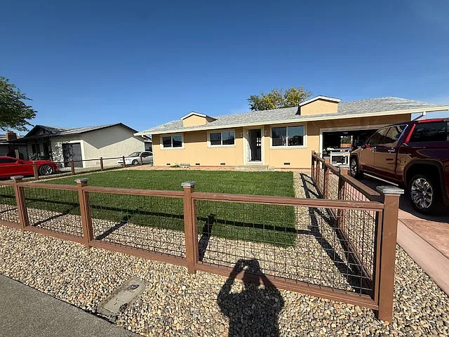 3 bed, 1000 sqft, $3,200 — Photo 3