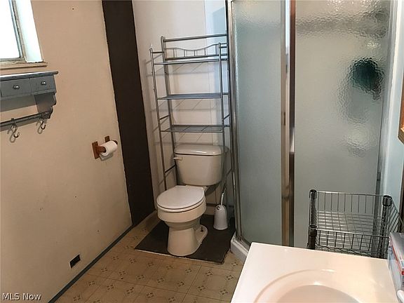 4th image of 821 32nd St