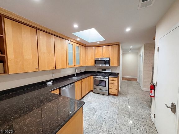 2nd image of 10 Liberty Ln