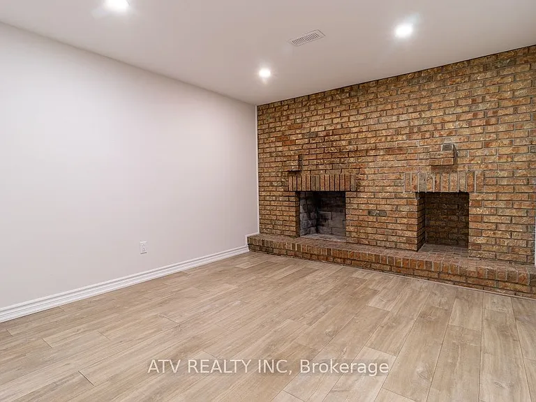 1064 Eastmount Ave E — Photo 13