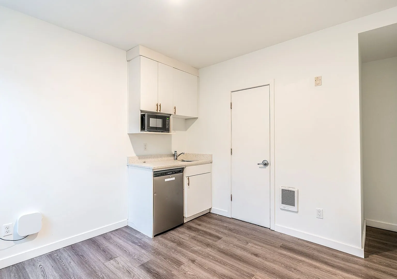 Modern Efficient Apartments in Prime Capitol Hill Location — Photo 3