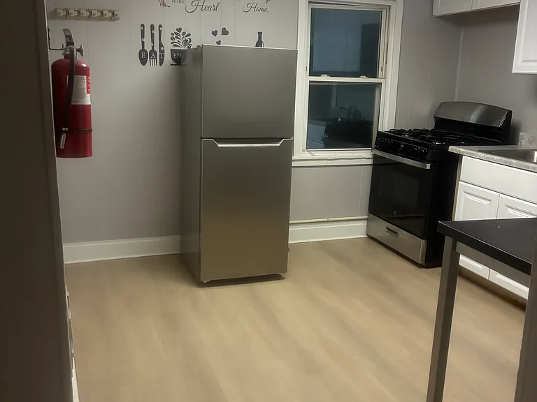 327 Market St #C — Photo 3