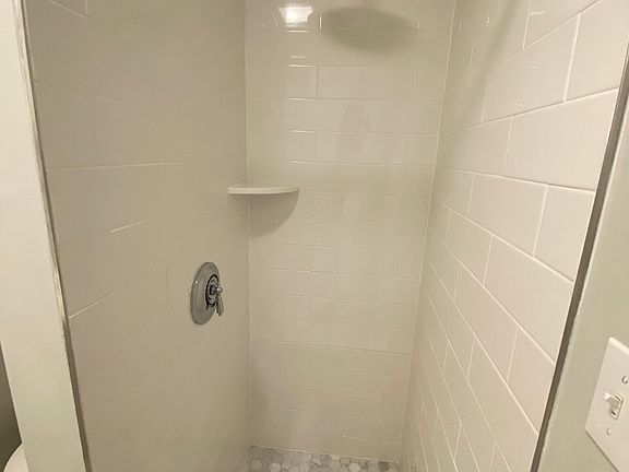 5th image of 399 Marlborough St APT 7