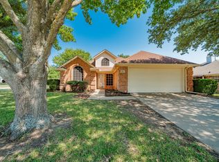 211 California Dr, Glenn Heights, TX 75154
