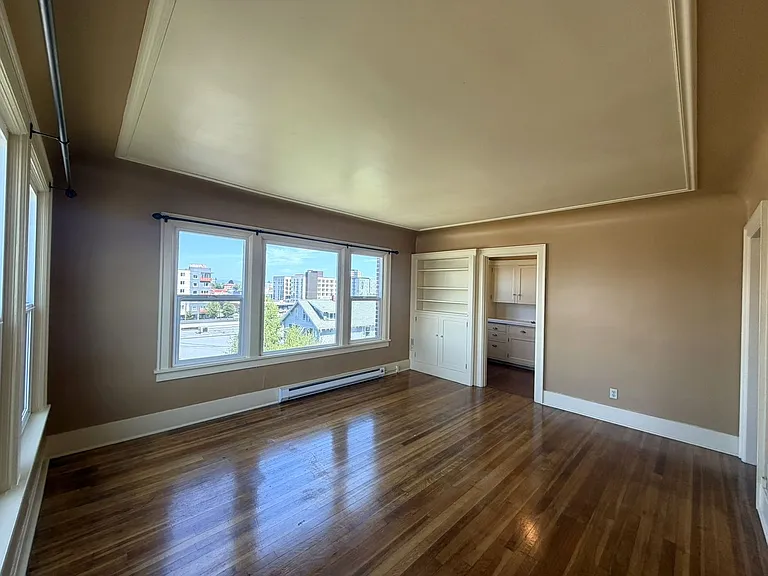 Belmont - 13 Unit — Photo 2