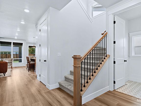 2nd image of 549 S Steephead Ln