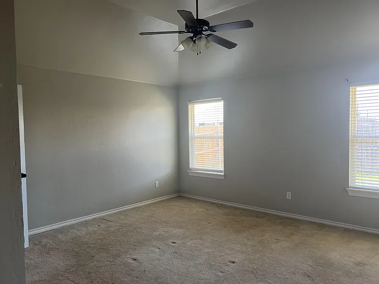 901 Greenfield Ave — Photo 11