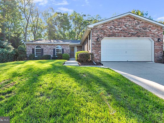 2nd image of 2548 Mission Hills Ct