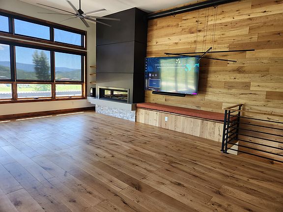 Cozy fireplace, nice a bright