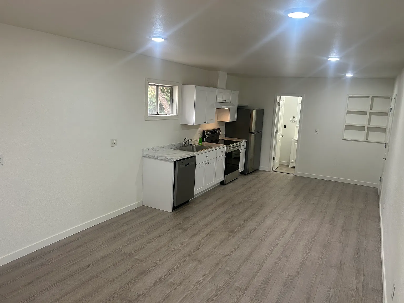 1 bed, 2200 sqft, $2,500 — Photo 4