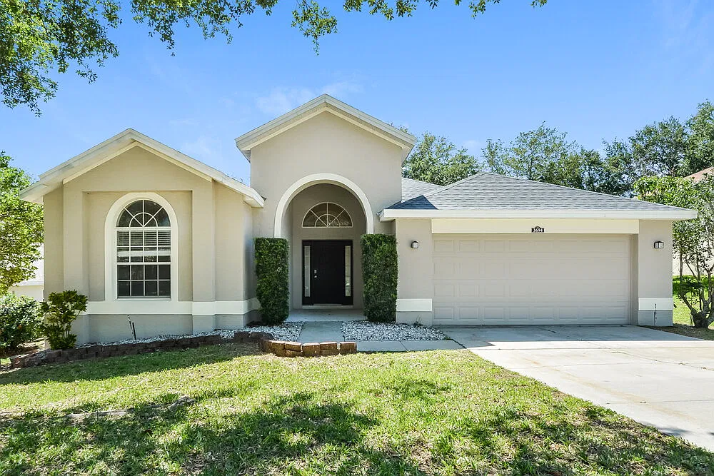3 bed, 2.0 bath, 2162 sqft, $3,600 — Photo 1