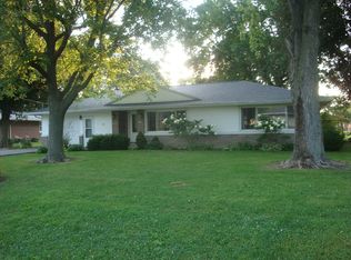 521 N 3rd St, Cissna Park, IL 60924
