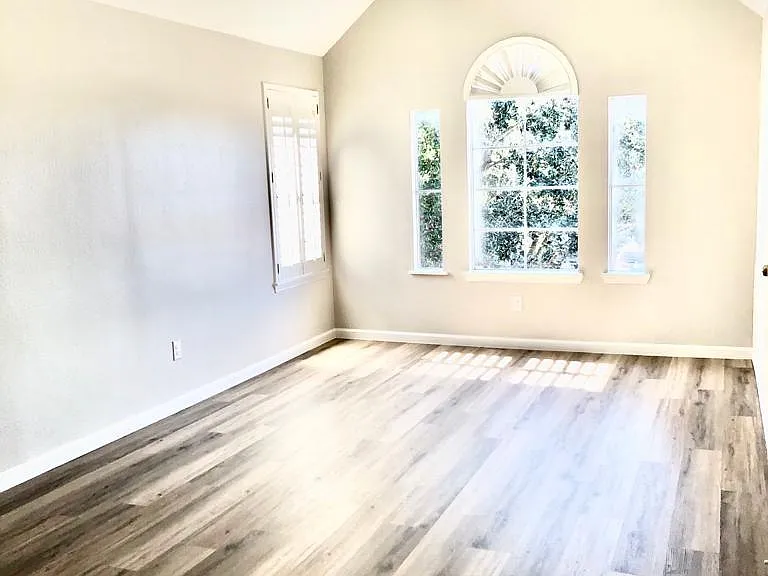 5711 Silver Bay Ct — Photo 33