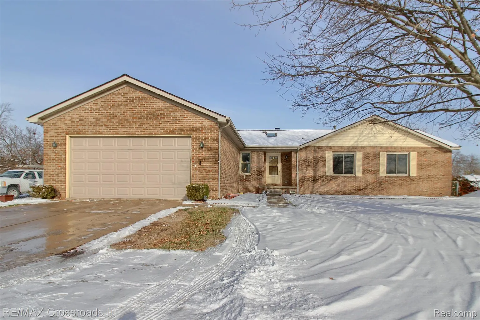 2457 Grove Rd photo 1
