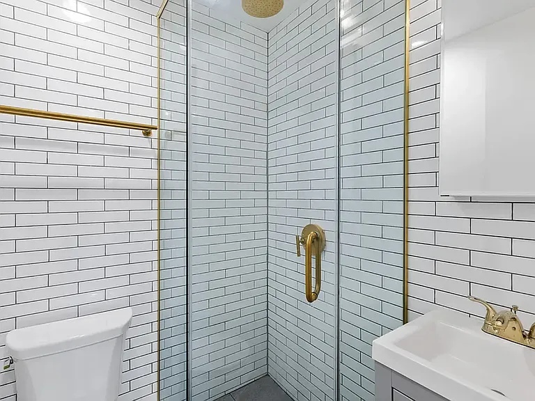 634 11th St #6 — Photo 3