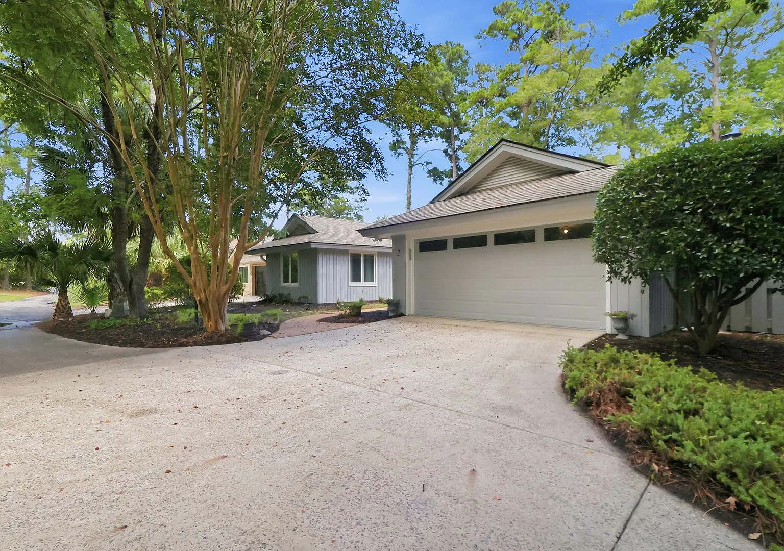 Charming Living in Hilton Head Plantation 3 Bedrooms, 2.5 Baths, near Dolphin Head Park! — Photo 2