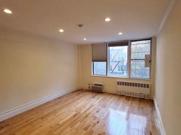 205 West 13th Street image 1 of 7