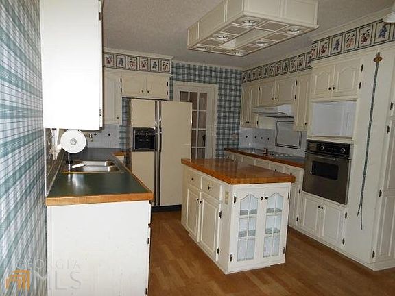 5th image of 315 Pine Valley Dr