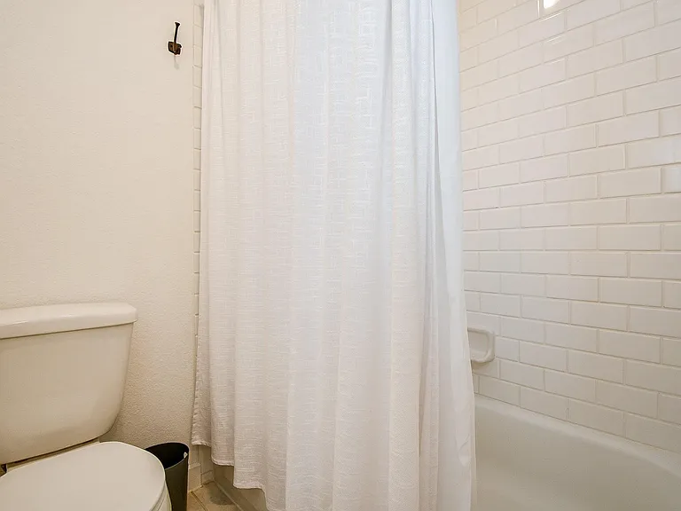 943 Malibu Shore Ln — Photo 36