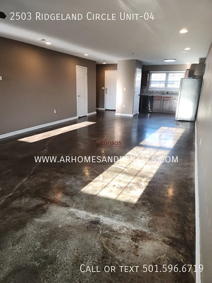 Building Photo - 2503 Ridgeland Cir #4