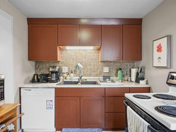 1140 E Johnson St #3