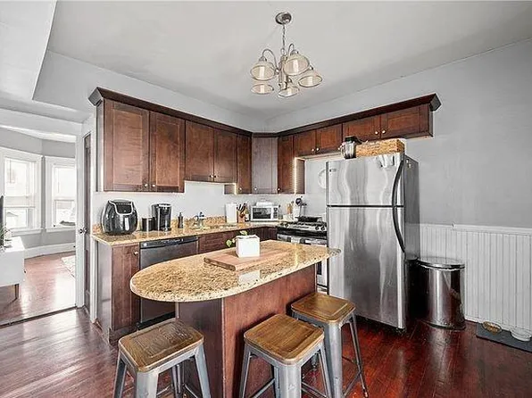 21 Kenyon St #3, Providence, RI 02903