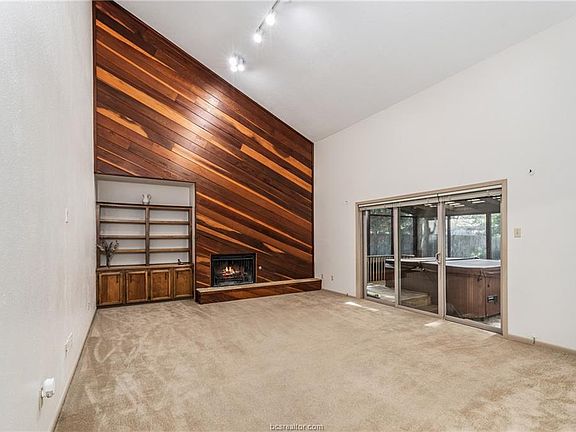 3rd image of 2719 Sandy Cir