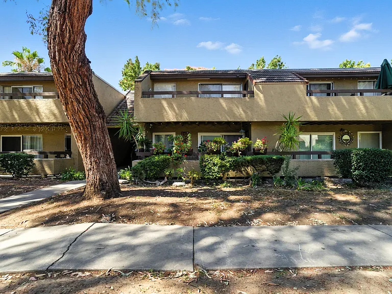 303 Tradewinds Dr #8 — Photo 1