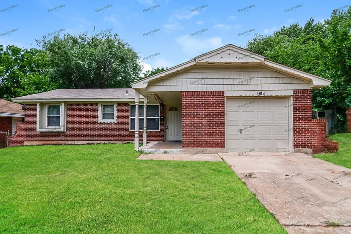 3813 Parkwoods Ln — Photo 1