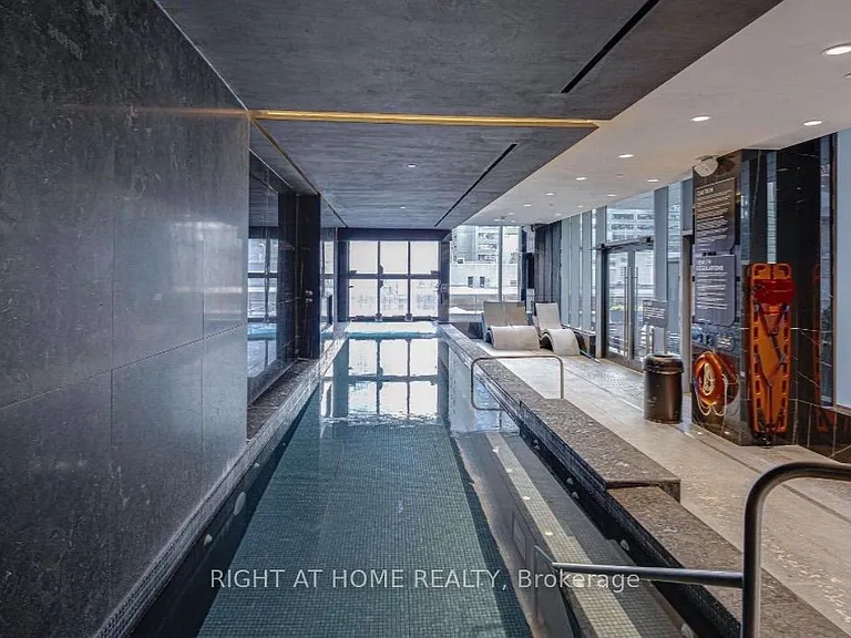 11 Yorkville Ave #2113 — Photo 31