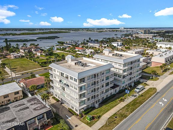 4th image of 3756 S Atlantic Ave E #403