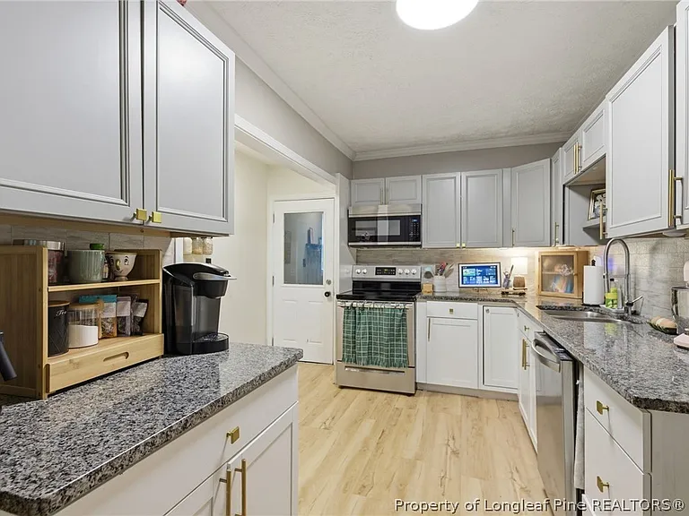 202 N Jackson St — Photo 10
