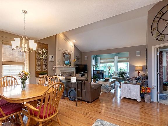 2nd image of 11432 Woodlark Cir #5