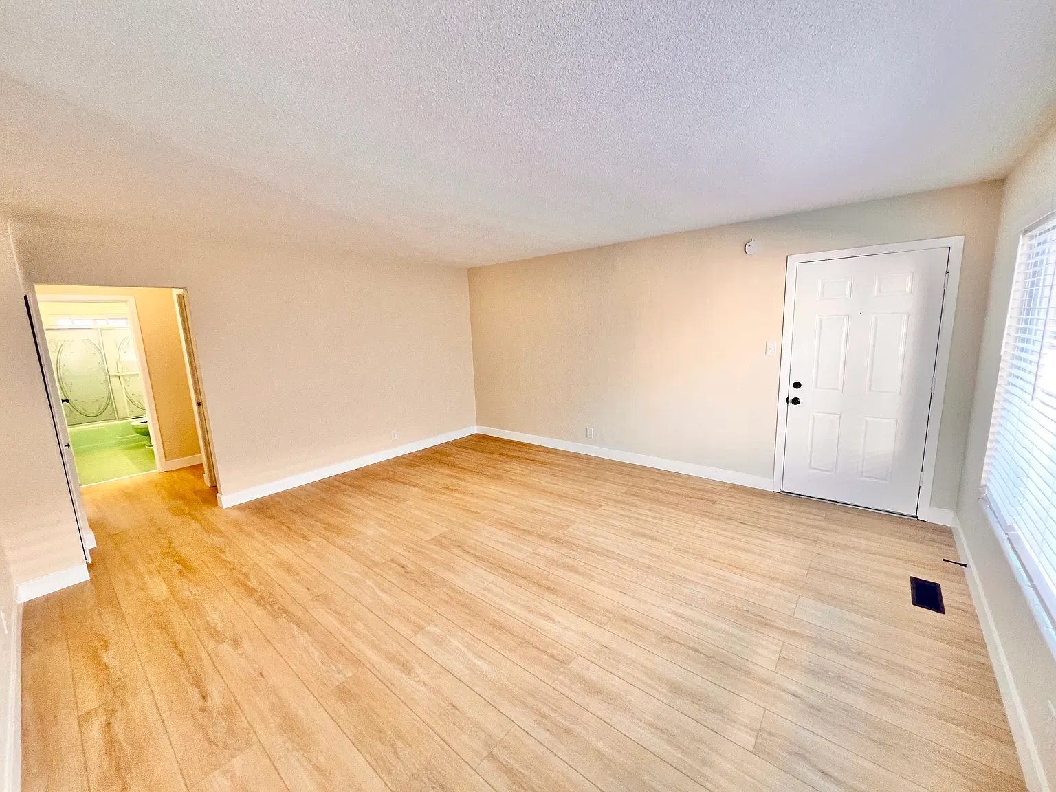 2 bed, 850 sqft, $3,500 — Photo 4