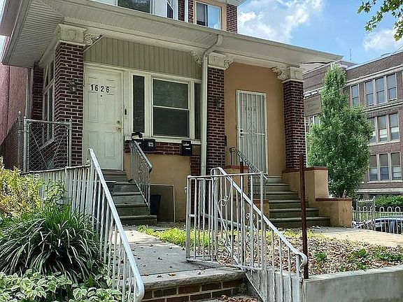3rd image of 1626 Lindley Ave
