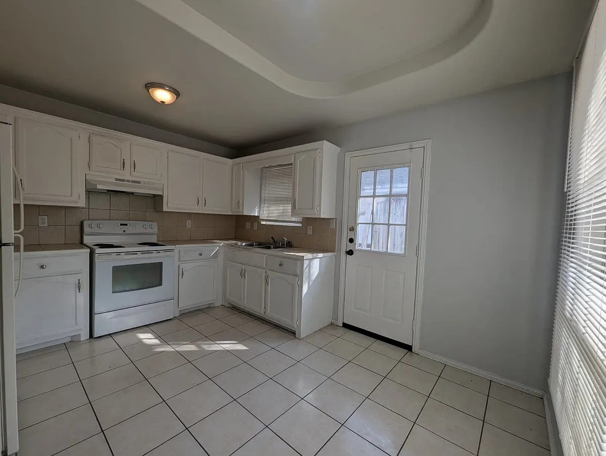 Building Photo - 1614 Phoenix St #3