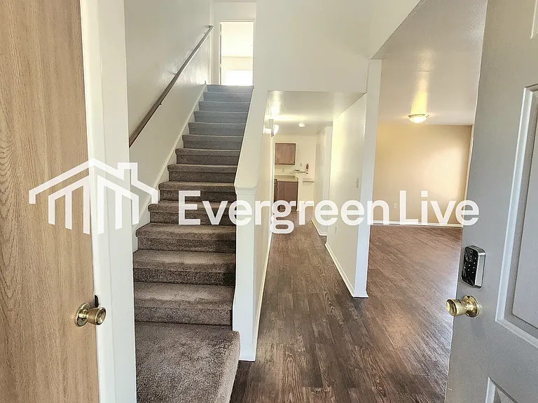 200 Raven Dr — Photo 2