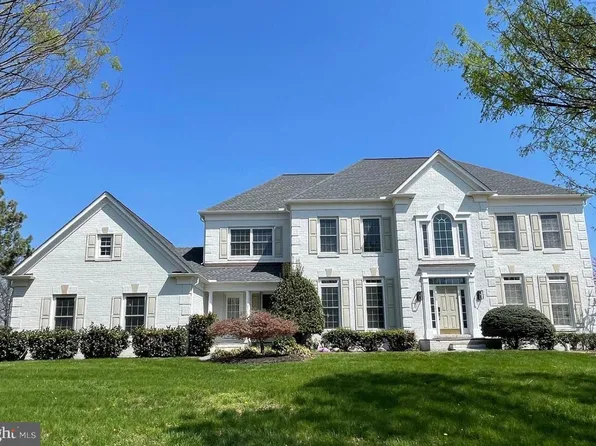 43820 Churchill Glen Dr, Chantilly, VA 20152