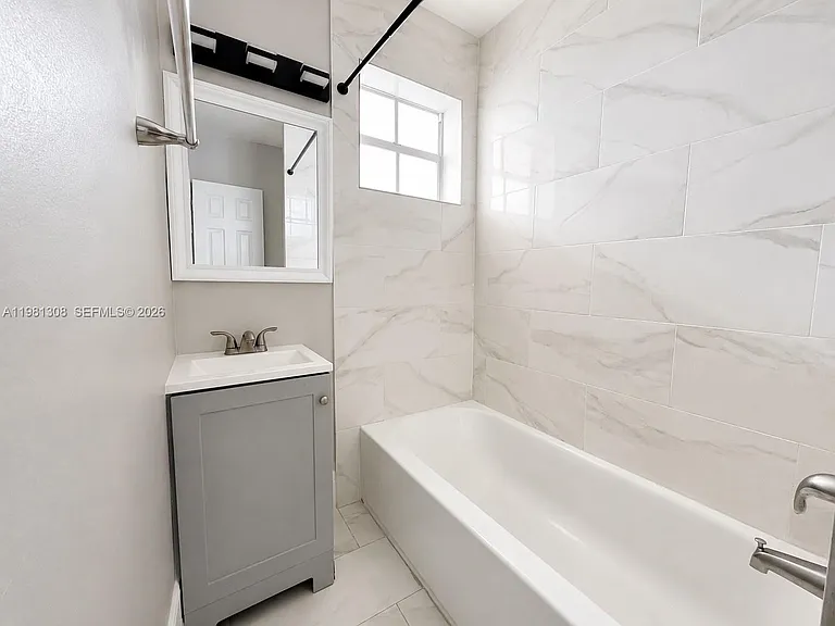 500 13th St #9 — Photo 3
