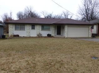 933 E Caravan St, Springfield, MO 65803
