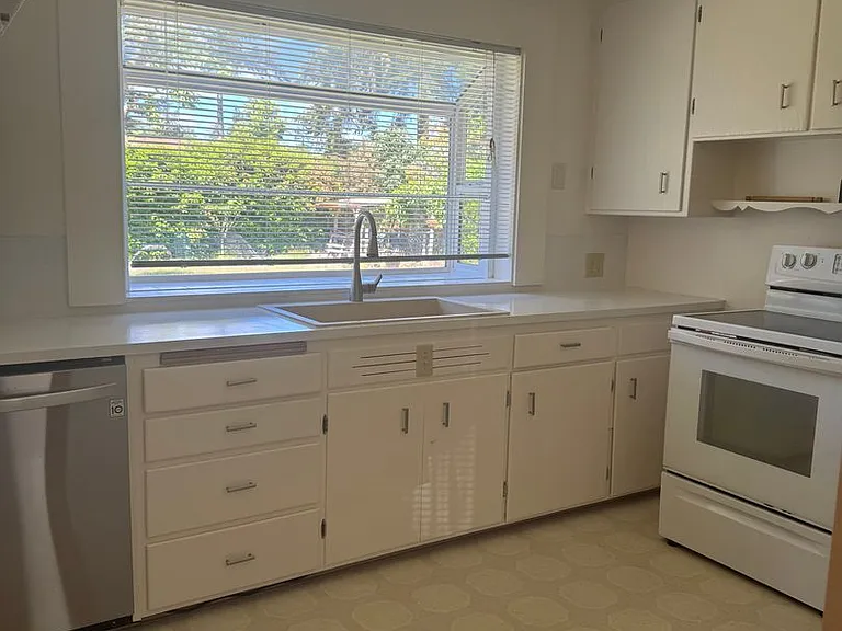 9728 Lake Steilacoom Dr SW — Photo 7