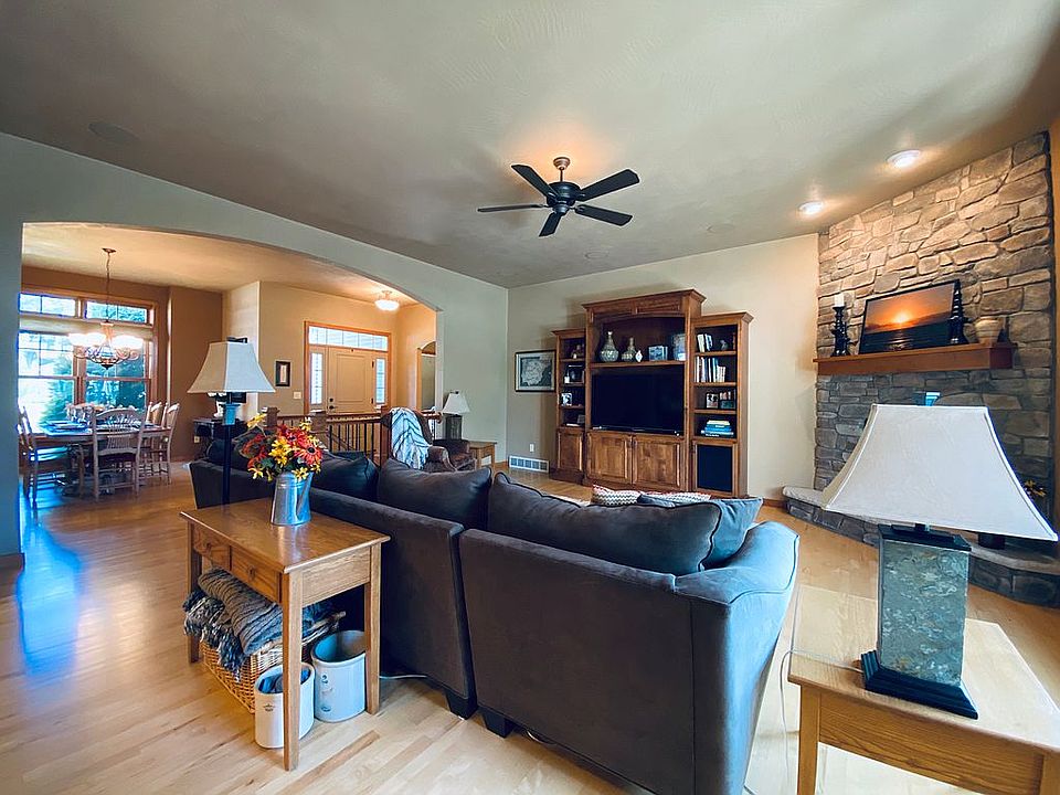 Open Concept Main Level