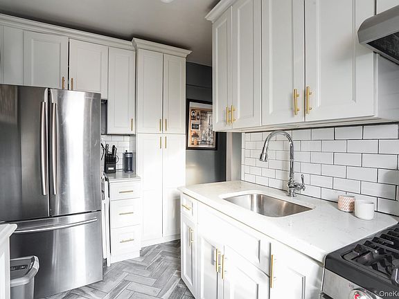 5th image of 3310 Avenue H #5D