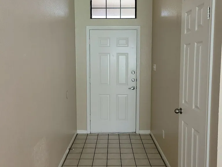 1104 Lambrusco Dr — Photo 3