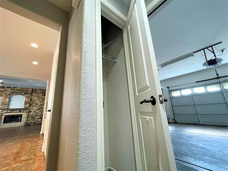 9222 Avon Park Ave — Photo 33