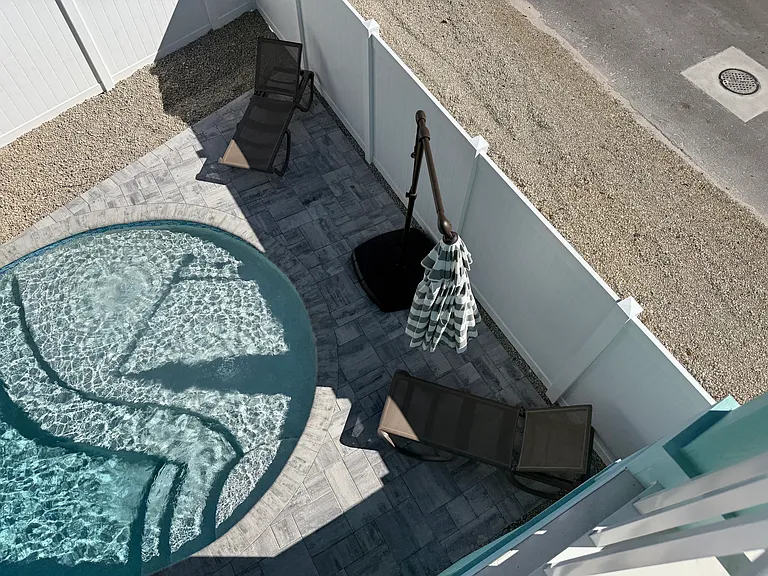 111 Madison Ct — Photo 37