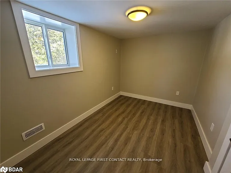 320 Mississaga St W #2 — Photo 4